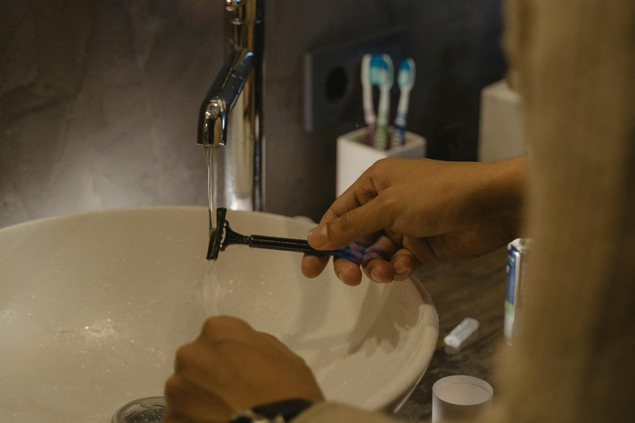 How to Shave Without Clogging the Sink How to Shave Without Clogging the Sink
