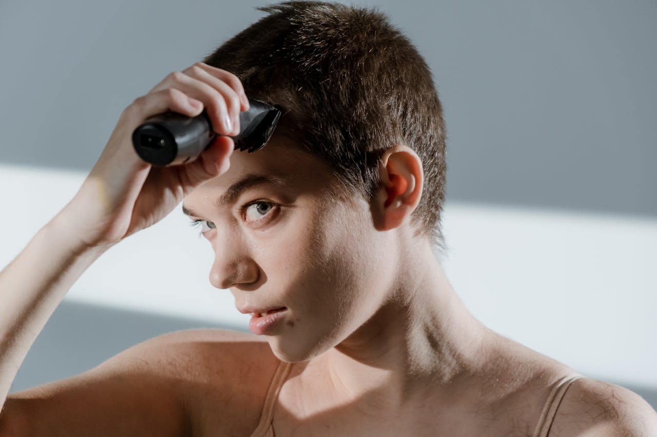 Why Are Women Shaving Their Heads? Trends, Empowerment & Style