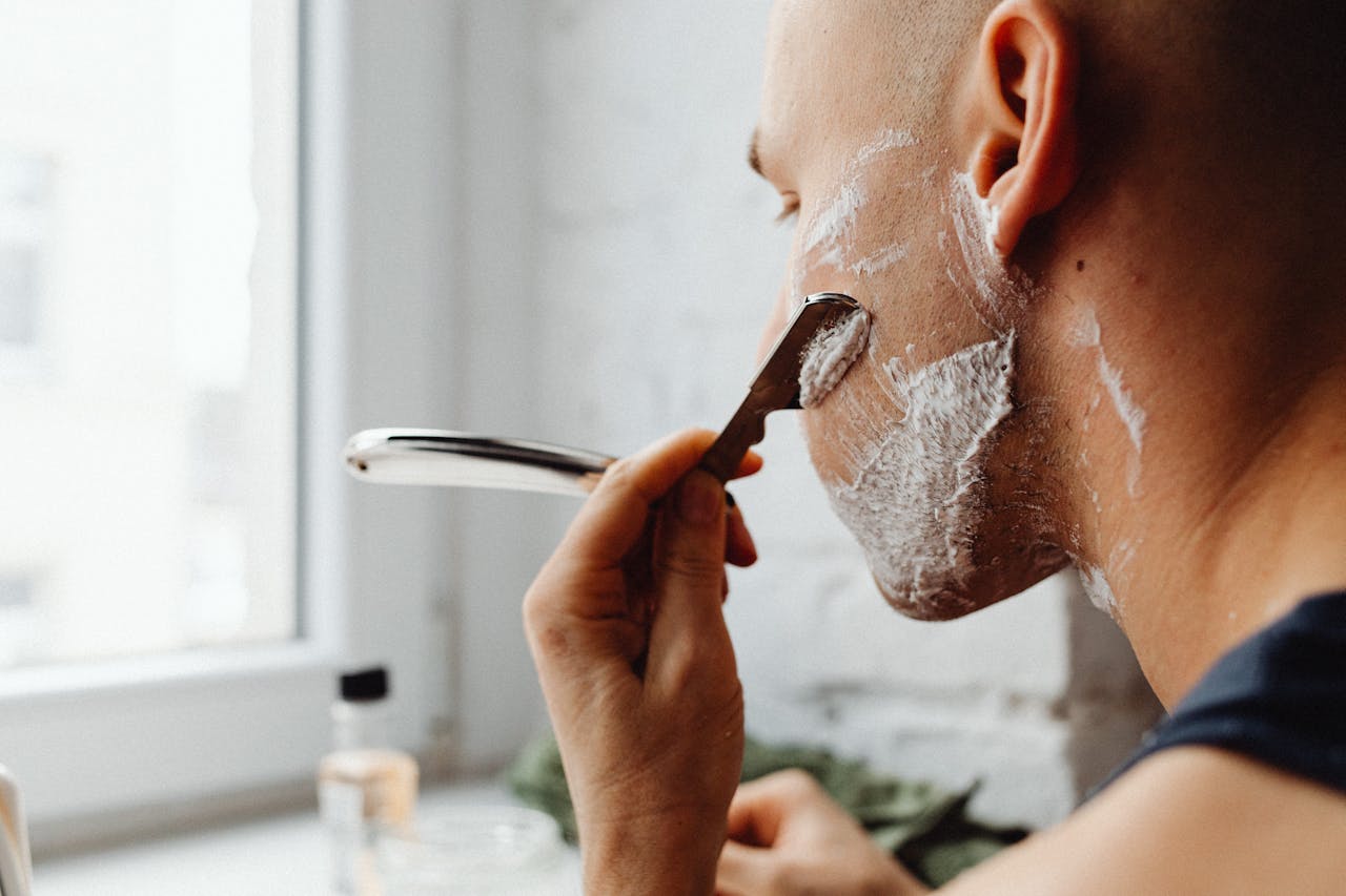 Electric vs. Manual Shavers: Which Is Better for Your Skin?
