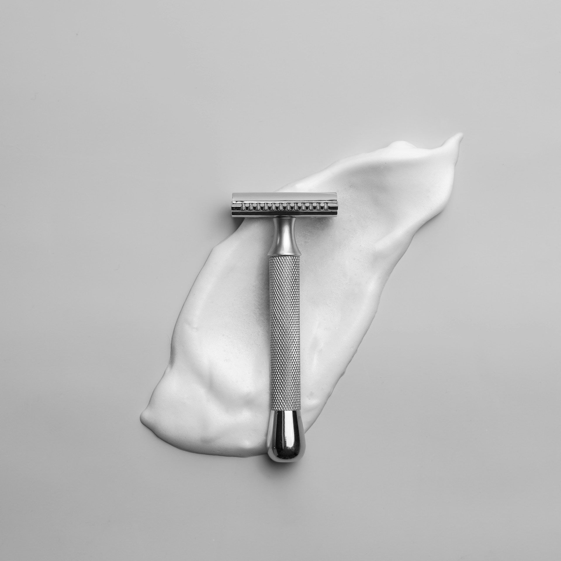 Can You Cut Your Hair with a Razor? What to Know Before Trying